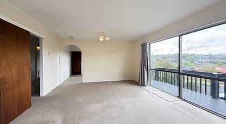 Spacious 4-Bedroom Home in Prime Browns Bay Location! - Photo 3