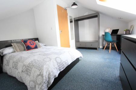 8 Bed Semi-Detached House, Heatherdeane Road, SO17 - Photo 3