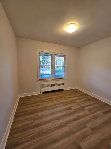 For Lease - 964 King Road Unit# Upper, Burlington, Ontario - Photo 3