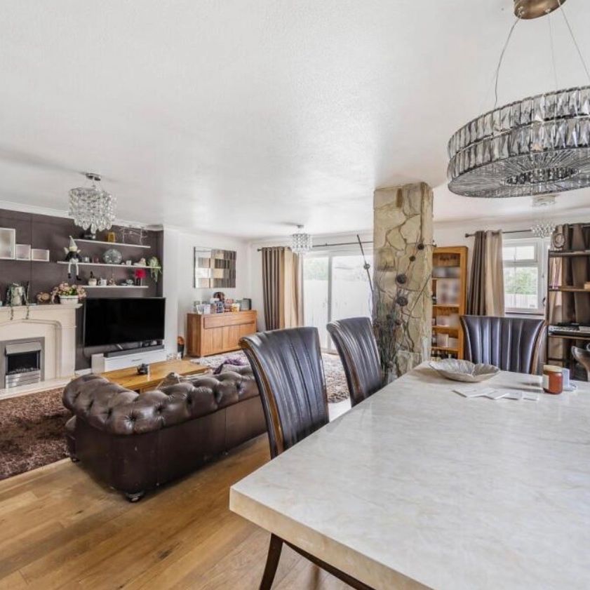 4 Bed Detached House, Gwynne Avenue, CR0 - Photo 1