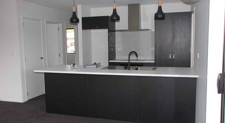 Modern Home - Photo 3