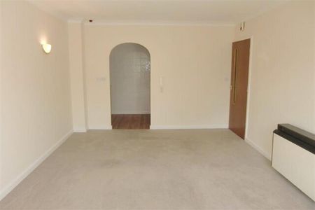 1 bedroom retirement property to rent - Photo 3