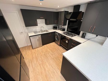 1 bedroom in a house share to rent - Photo 4