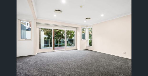 Spacious Family Home In Prime Beachside Locale - Photo 1