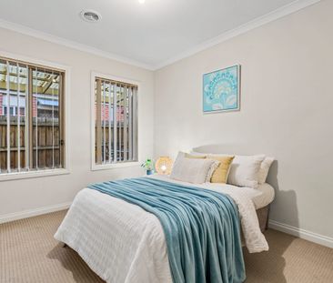 Large Family Home in Perfect Location! - Photo 4