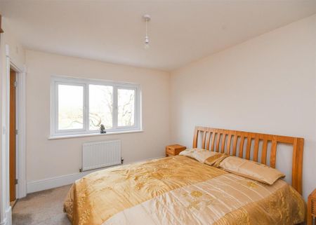 4 bedroom detached house to rent - Photo 4
