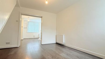 2 bedroom end of terrace house to rent - Photo 3