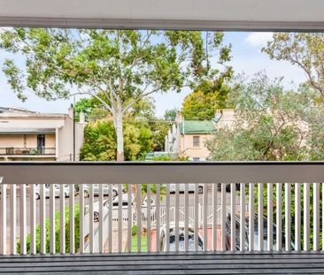 Luxury 3 Bedroom Tri-Level Townhouse with Parking | Glebe - Photo 6
