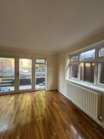 3 bedroom terraced house to rent - Photo 2