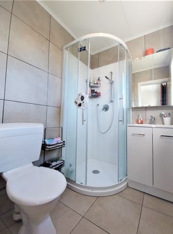 Wonderful Quiet Family Home - Photo 2