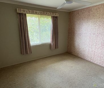 Solid 3‑Bedroom Brick Home with a large shed - Photo 5