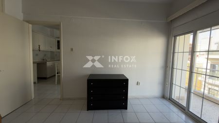 Φωτεινή ρετιρέ γκαρσονιέρα στις Συκιές Θεσσαλονίκης - Photo 2