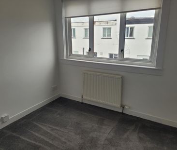 3 bedroom flat to rent - Photo 5