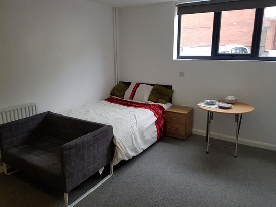 Studio to rent - Photo 1