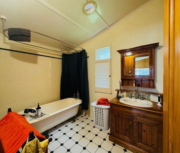 Cute Queenslander with lots of Charm - Part Furnished - Photo 6