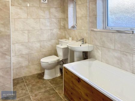 3 bedroom House To Let - Photo 3