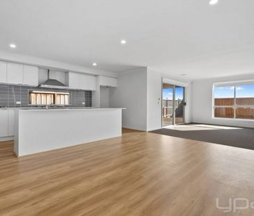 4 BEDROOM DOUBLE STORY HOME - Photo 1