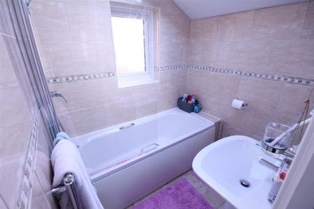 3 bedroom flat to rent - Photo 2