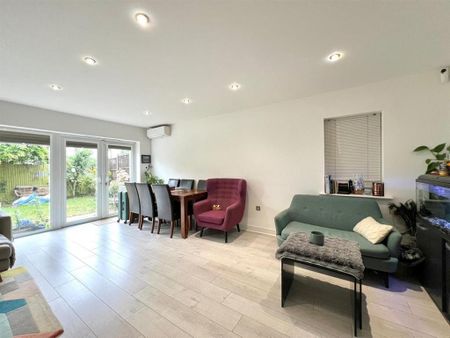 5 bedroom detached house to rent - Photo 4