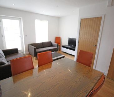 4 bedroom terraced house to rent - Photo 1