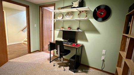 For Lease - 404 Trent Street, Whitby, Ontario - Photo 3