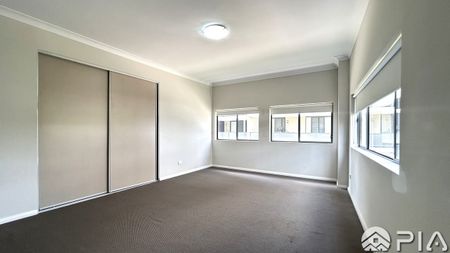 3 bedrooms with 2 car spaces Spacious Apartment for lease - Photo 5