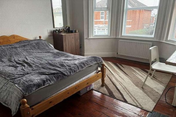 Bedroom Detached House In Winton, BH3 - Photo 1