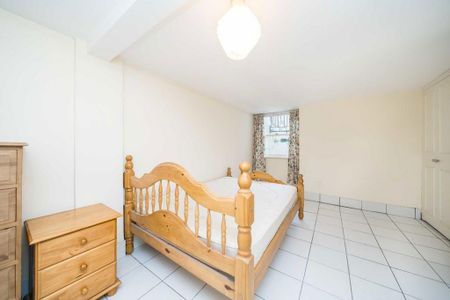 3 bedroom flat to rent - Photo 4
