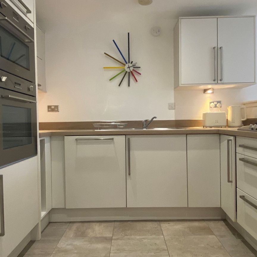 2 Bed Flat, Hatters Lane, EH7 - Photo 1