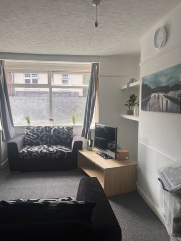 St Martins Road Room 3 - Photo 4