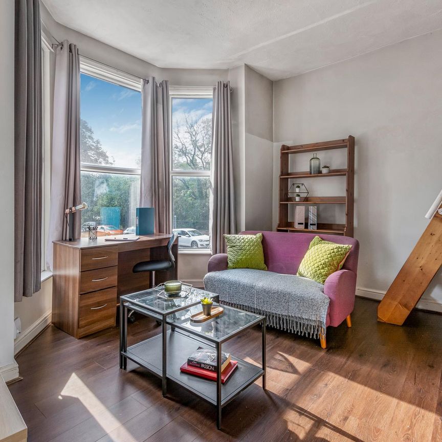 2 MOOR VIEW Leeds - LS6 1AQ - Photo 1