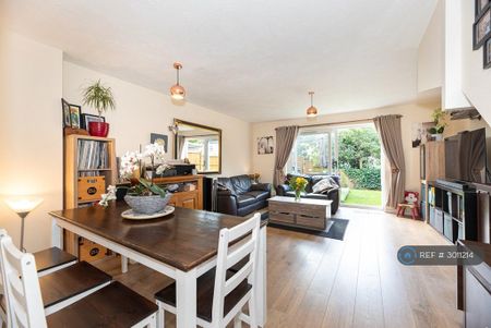 3 bedroom terraced house to rent - Photo 5