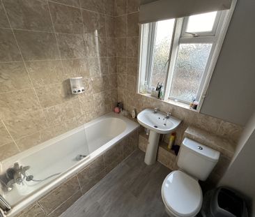 Sutton Crescent, Norwich, Freethorpe - Photo 6