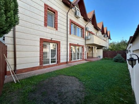 5-Bedroom Villa with Private Garden & Tennis Court - Photo 4