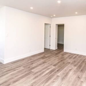 BATHURST / EGLINTON, Forest Hill, Prof. Managed 2BR, Flex M/I Date - Photo 2