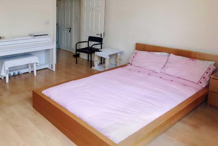 Studio to rent - Photo 2