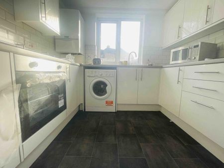 5 bedroom terraced house to rent - Photo 3
