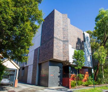 Modern 1-Bedroom Student Studio in the Heart of Box Hill - Photo 1