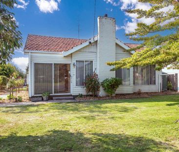 Neat & Tidy Two Bedroom Home - Photo 1