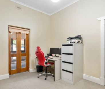 Brilliantly Located! An Idyllic Lifestyle Awaits! - Photo 2