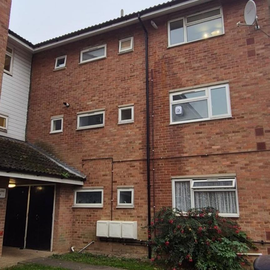 3 bed apartment to rent in Hobart Close, Chelmsford, CM1 - Photo 1