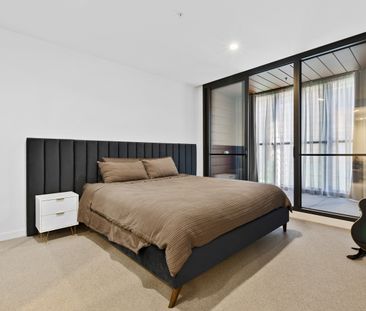 Stylish haven in a superb location - Photo 4