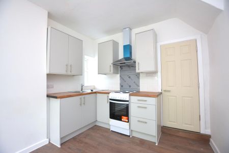 2 bedroom flat to rent - Photo 4