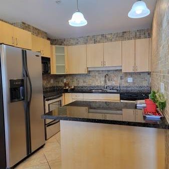 Gorgeous 2 Bedroom + Den (3rd bdrm), 2 baths Condo for Rent in Langley - Photo 4