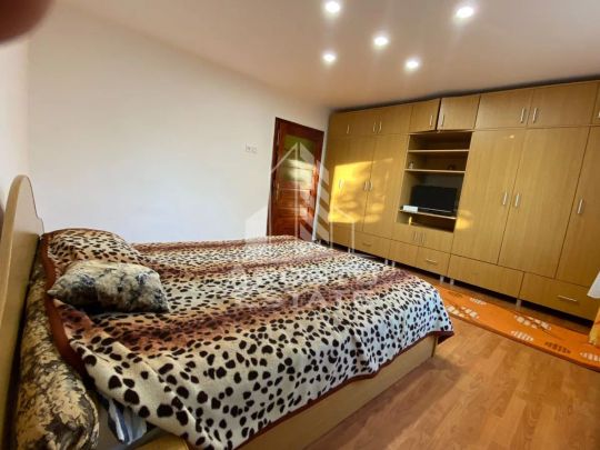Casa cu 4 camere, curte proprie, Ghiroda - Fotografie 1