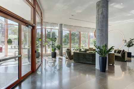 245 Robert-Bourassa Blvd, Montréal, QC - Photo 2