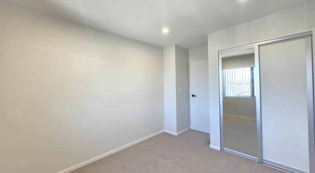 Executive 3 Bed, 2.5 Bath Home with Dual Loung... - Photo 3