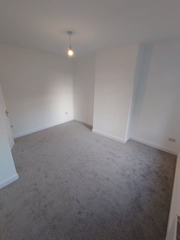 2 Bed End Terrace, Henley Road, LS13 - Photo 2