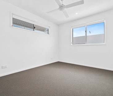 Brand-New Townhouse – Stylish, Modern & Ready to Move In! - Photo 5