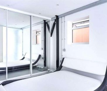 @white, Scout Way, Mill Hill, London, NW7 - Photo 2